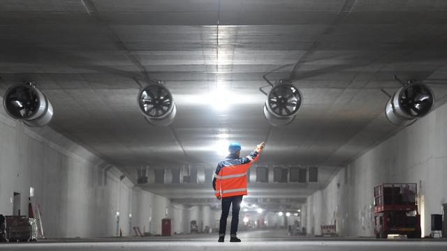 Senator vor Ort: Lärmschutztunnel Altona - Rohbau der ersten Röhre fertig