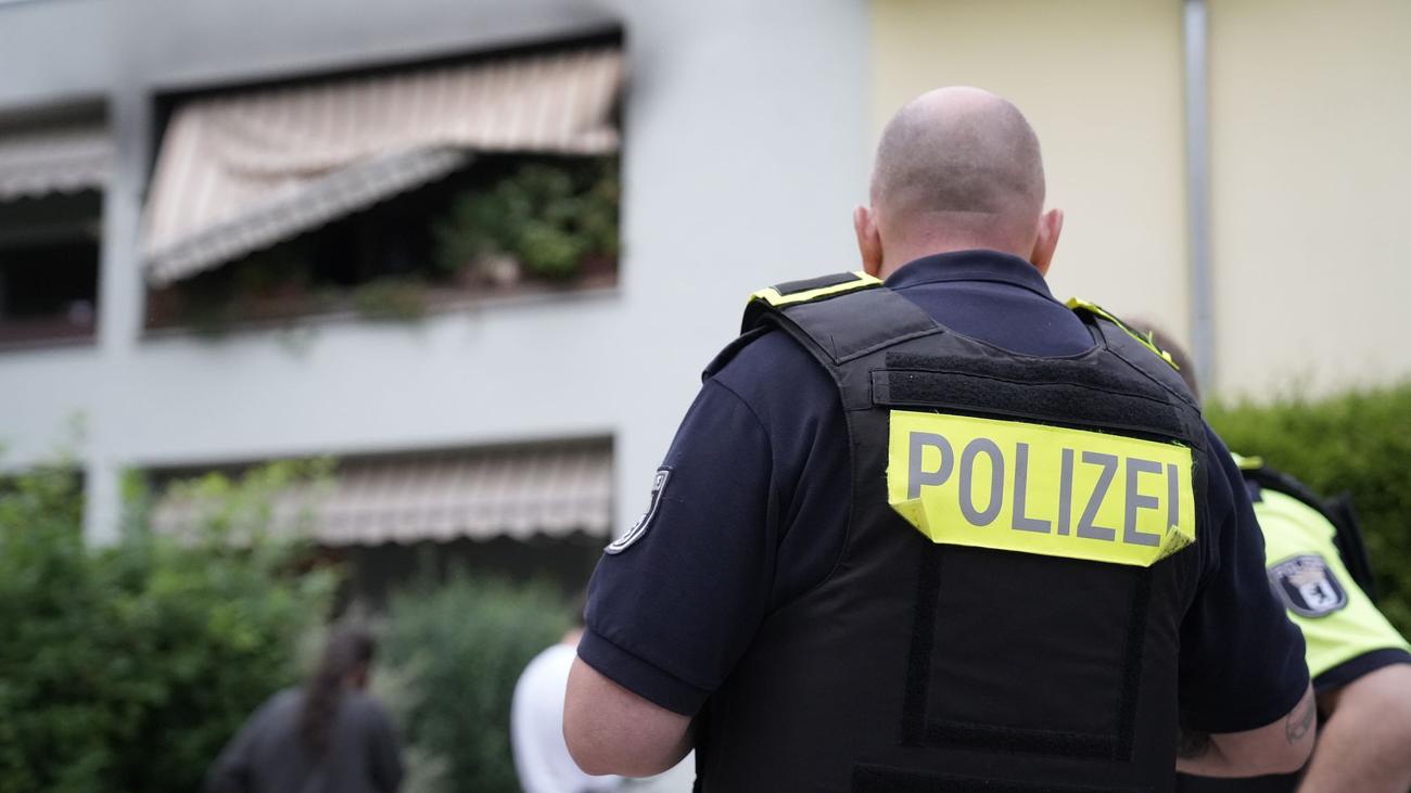 Feuerwehr: Mensch stirbt bei Brand in Lichterfelde