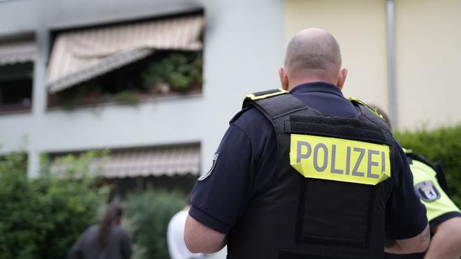 Feuerwehr: Ein Mensch ist bei einem Brand in Lichterfelde gestorben. (Symbolbild)