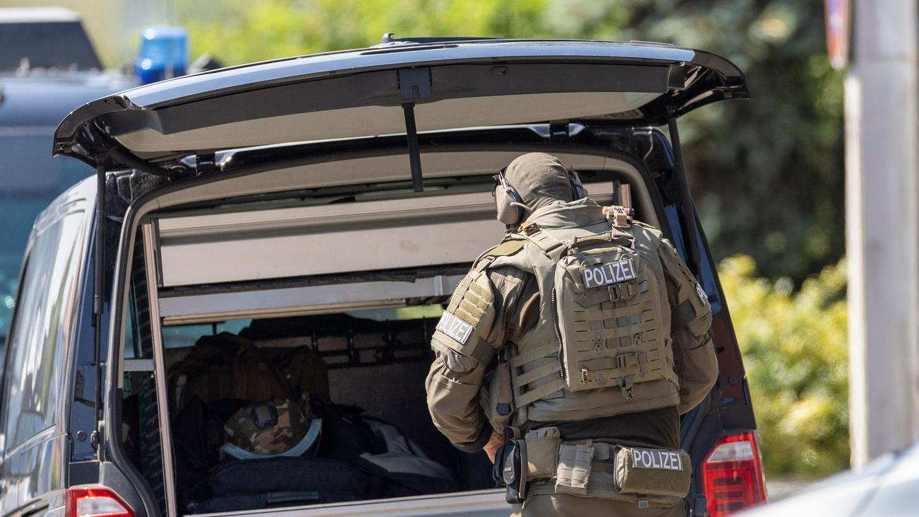 Kriminalität: Mit einem Schwert bedroht: Spezialeinsatzkommando im Einsatz