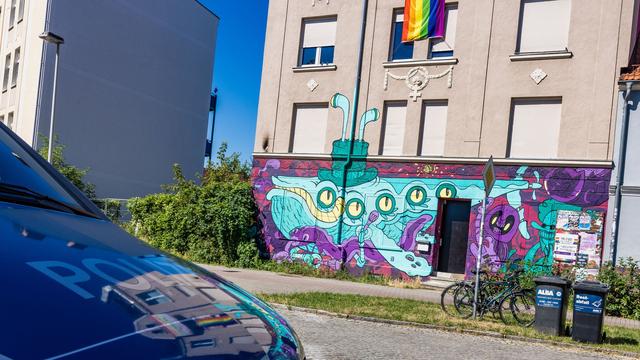 Mutmaßlicher Rechtsextremismus: Polizei prüft Brandstiftung vor Jugendclub in Cottbus