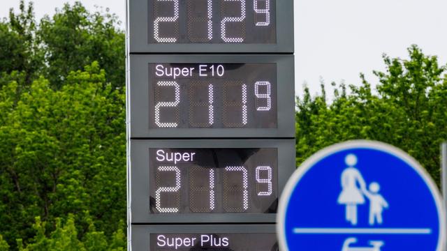 German gasoline prices exceed 2 euros per liter again