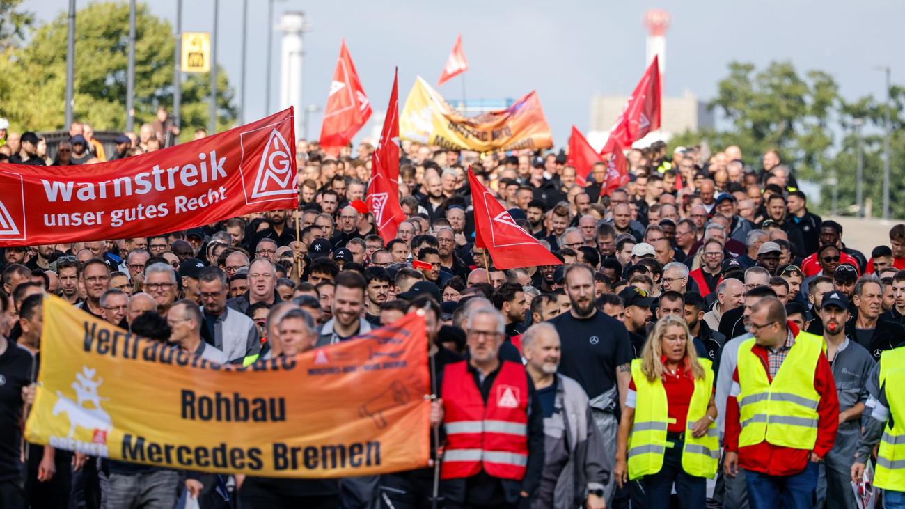 Demo und Kundgebung: Bremer Mercedes-Beschäftigte protestieren gegen Sparkurs