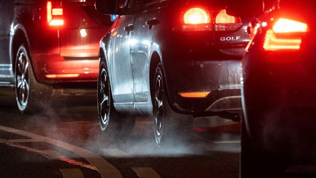 Auswertung für 2024: Straßenverkehr hängt weiter an fossilen Energien