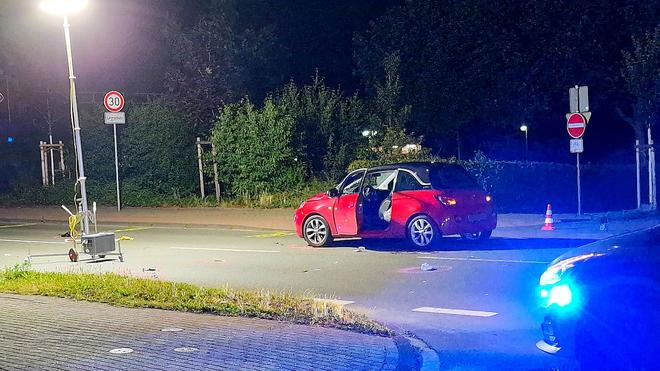  Eine junge Frau wird in Lünen von einem Auto erfasst und stirbt an ihren Verletzungen.