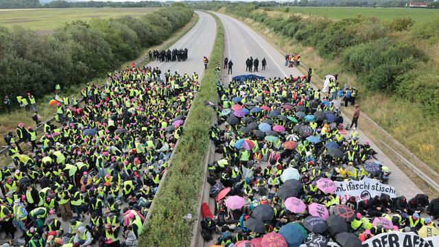 AfD-Parteitag: Demonstranten blockieren Autobahnabschnitt bei Erfurt
