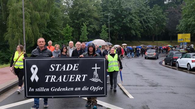 Schüsse in Jugendeinrichtung: Gedenken in Stade und Garbsen – Hunderte nehmen Anteil