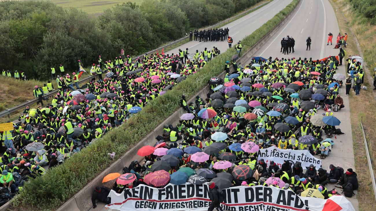 AfD tagt in Erfurt: Parteitag kann wohl pünktlich starten - Delegierte vor Ort