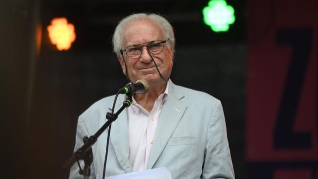 AfD-Bundesparteitag: Simson-Nachfahre protestiert in Erfurt gegen AfD