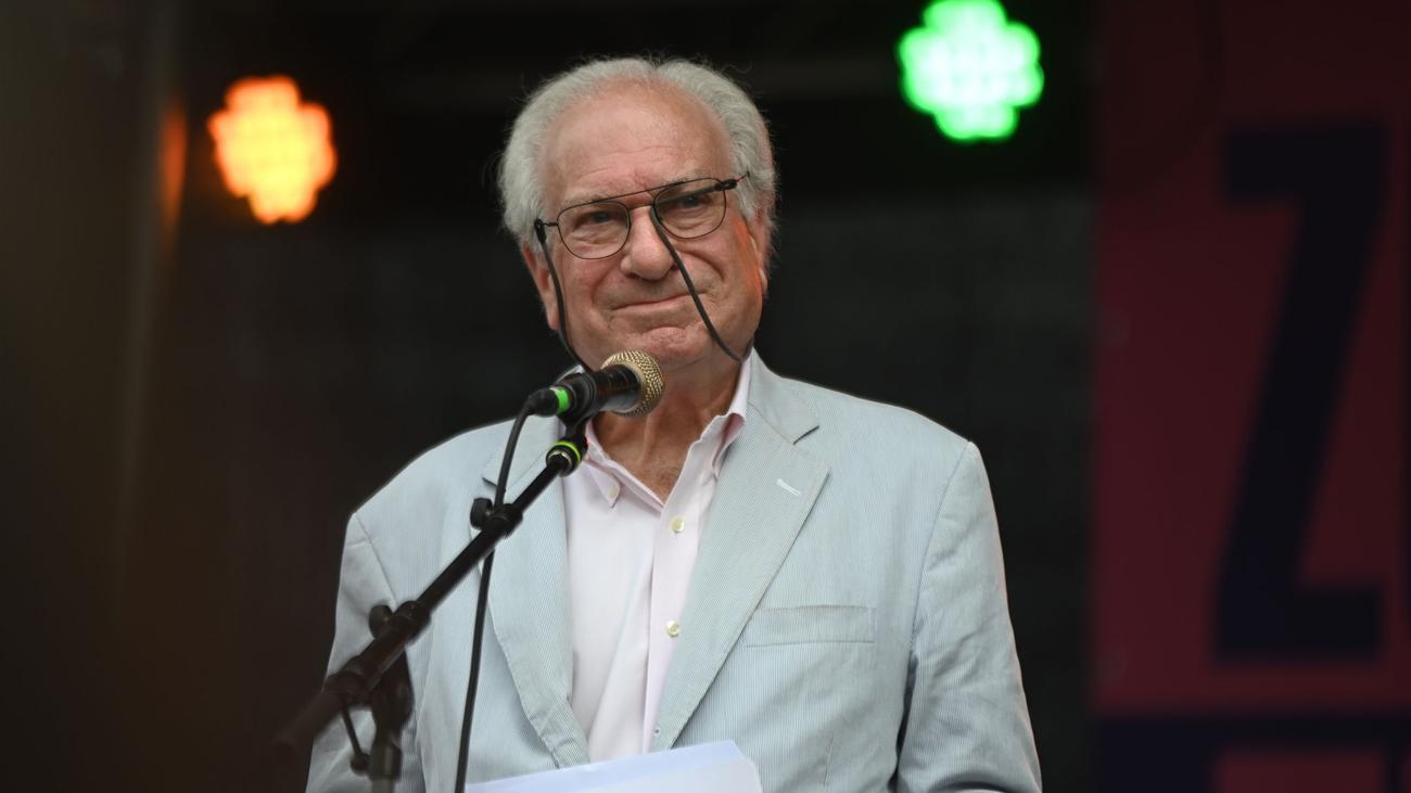 AfD-Bundesparteitag: Simson-Nachfahre protestiert in Erfurt gegen AfD