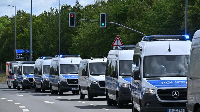 Tausende Einsatzkräfte der Polizei aus dem ganzen Bundesgebiet sind im Einsatz.