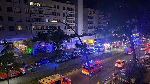 Feuerwehr: Verpuffung durch Gasgrill auf Balkon - drei Verletzte