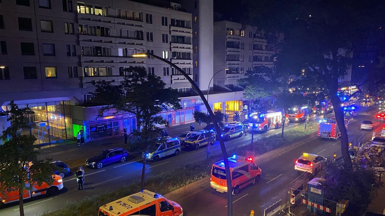 Feuerwehr: Verpuffung durch Gasgrill auf Balkon - drei Verletzte