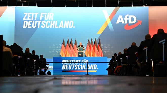  Die AfD tagt in der weiträumig abgesperrten Messe Erfurt.