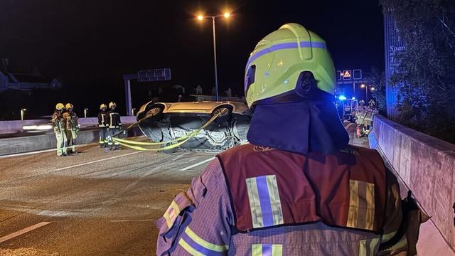 Berlin-Schöneberg: Auto überschlägt sich auf A100