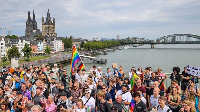 Pride Month: CSD-Demonstration zieht durch Köln