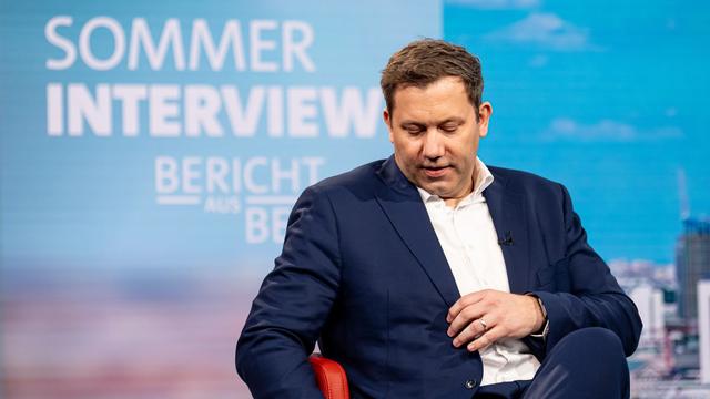 Bundeshaushalt: Finanzminister Klingbeil verteidigt höhere Neuverschuldung