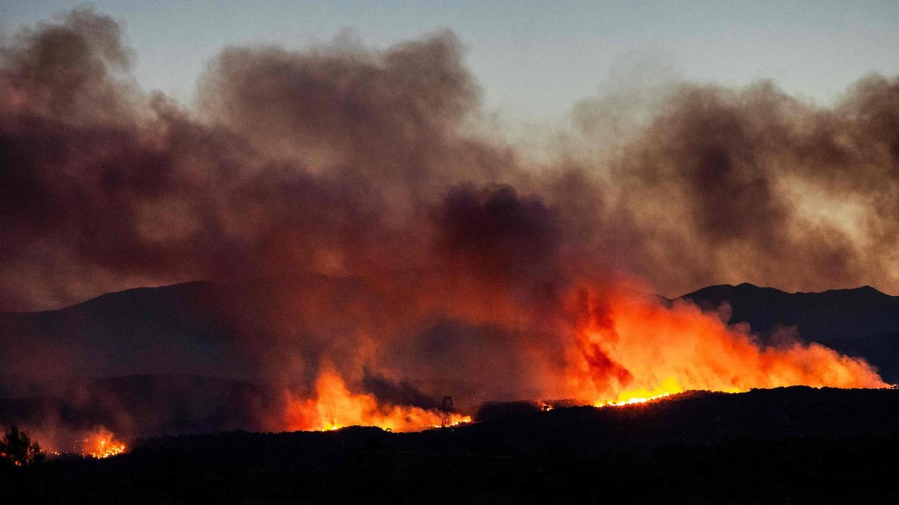 Schwieriger Kampf gegen Feuer: 10.000 Menschen fliehen vor Flammen in Südfrankreich