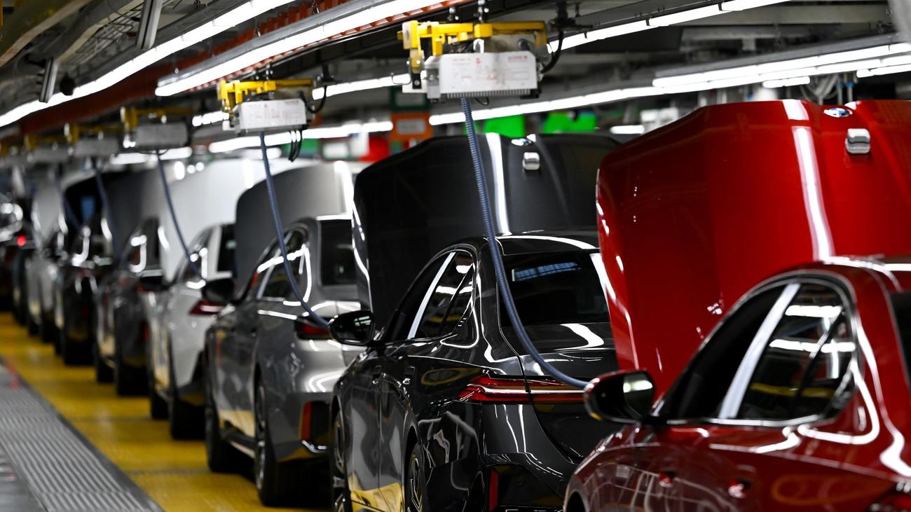 Konjunktur: Industrieproduktion legt stärker zu als erwartet