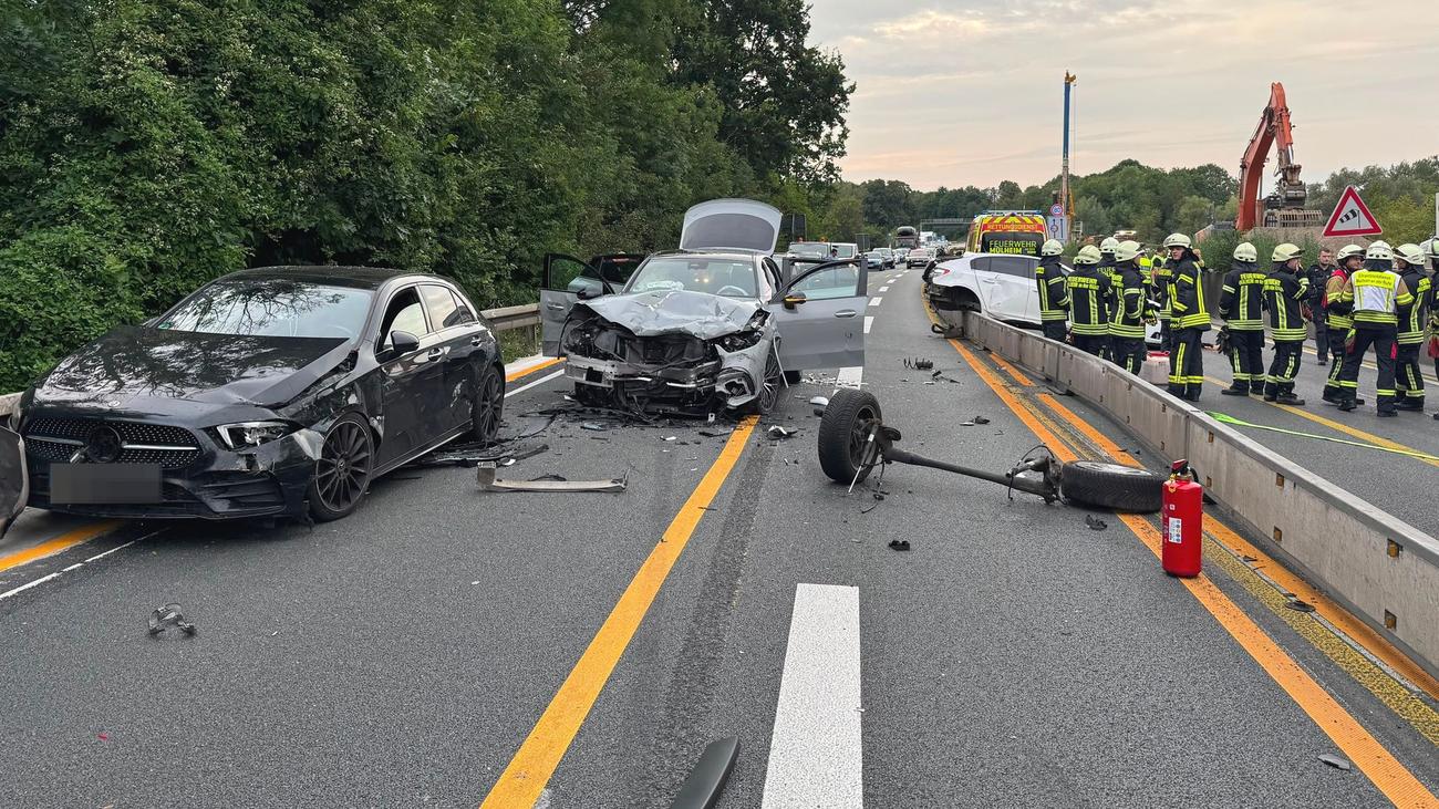 Mülheim: Vollsperrung nach Unfall auf A40 – Mensch in Lebensgefahr