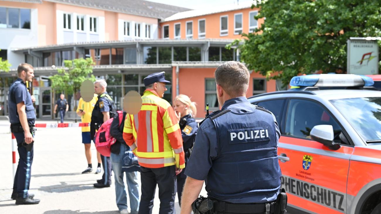 Mögliche Amoktat: Bayerns Innenminister: Täter hatte auch Schusswaffe dabei