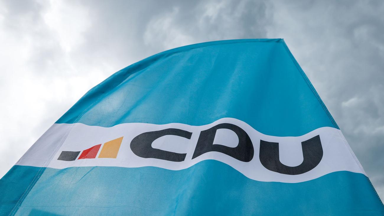 Umgang CDU und AfD: Brandenburgs CDU-Wirtschaftsflügel hält an Brandmauer fest