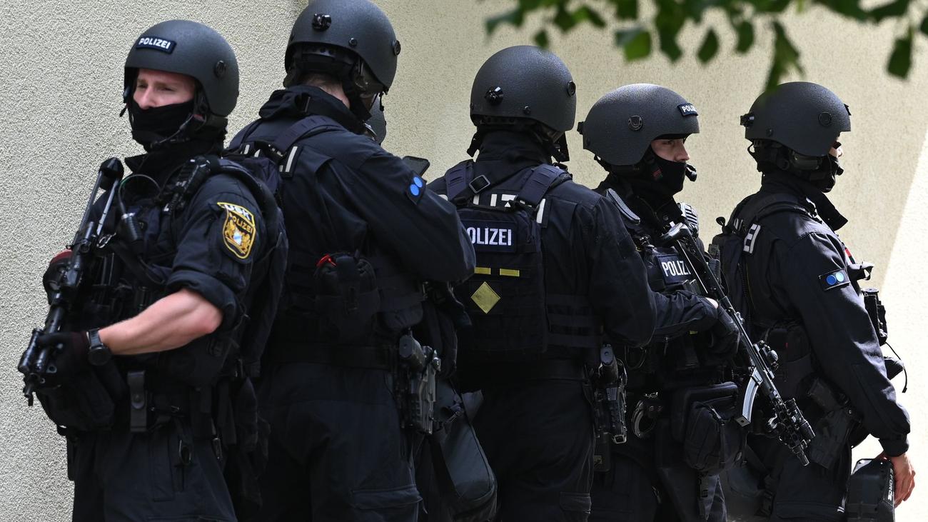 Mögliche Amoktat: Dobrindt: Schusswaffe des Täters versagte nach einem Schuss