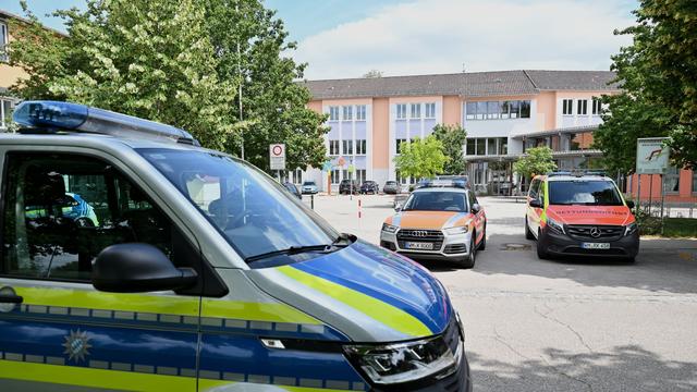Polizeieinsatz in Oberbayern: Mehrere Verletzte an Gymnasium: Was wir wissen und was nicht