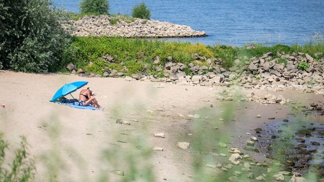 Sommer: Es wird sommerlich heiß: Die Temperaturen steigen in den nächsten Tagen stetig. (Archivbild)