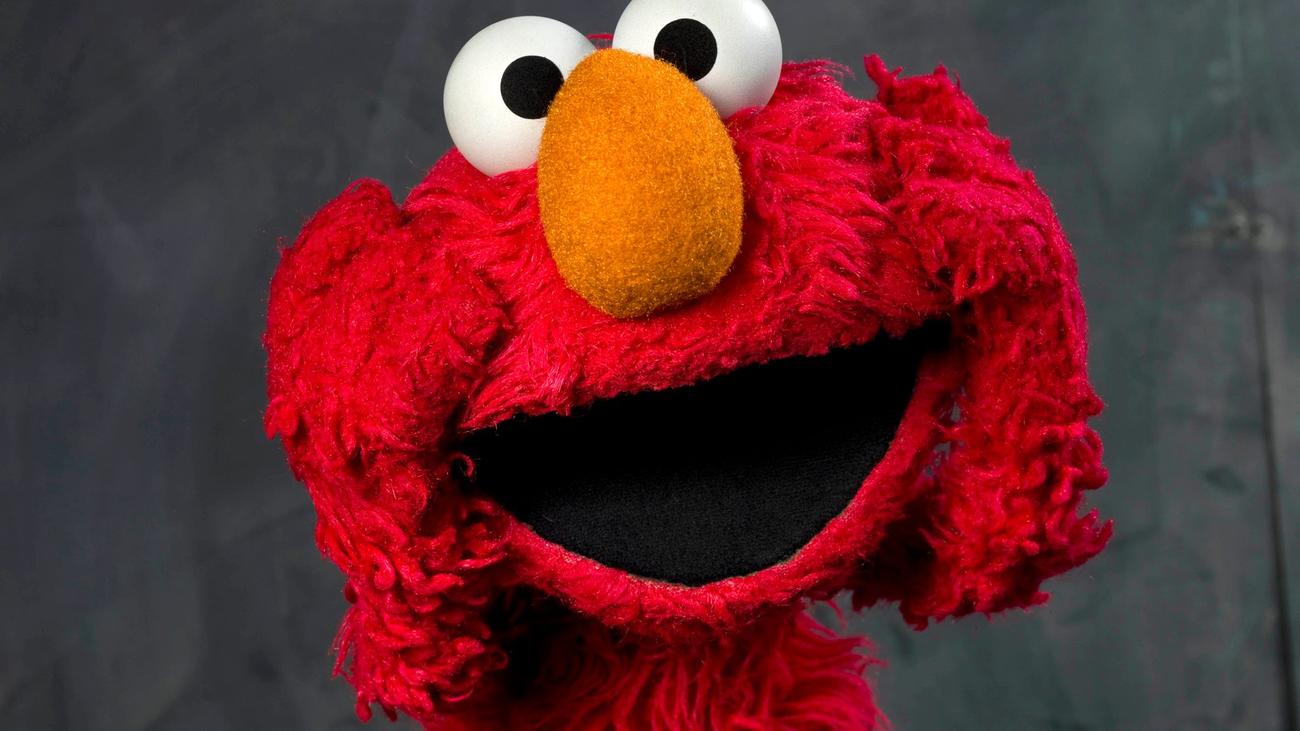 «Tagesschau» mit Monster?: Susanne Daubner lädt Elmo in ihre letzte Sendung ein