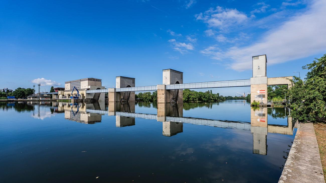 Surfen am Main: Frankfurt könnte Surfwelle und Wildwasserpark bekommen