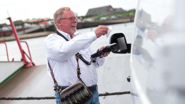 Hamburg's Last Car Ferry: Daily Life on the 'Hoopter Möwe 2'