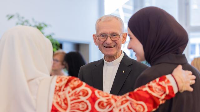 Cologne priest Franz Meurer honored with Mevlüde Genç Medal for promoting social cohesion