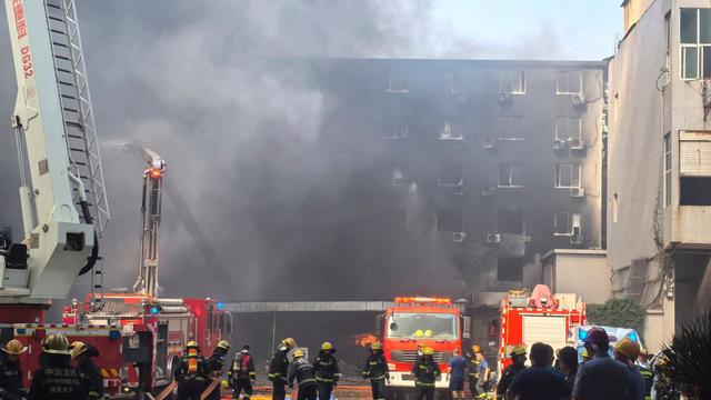 Großbrand: Mindestens 28 Tote nach Feuer in Schuhfabrik in China