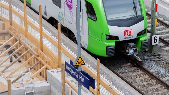 Bahnreisende brauchen Geduld: Nach der Sperrung ist vor der Sperrung: Problemfall Schiene