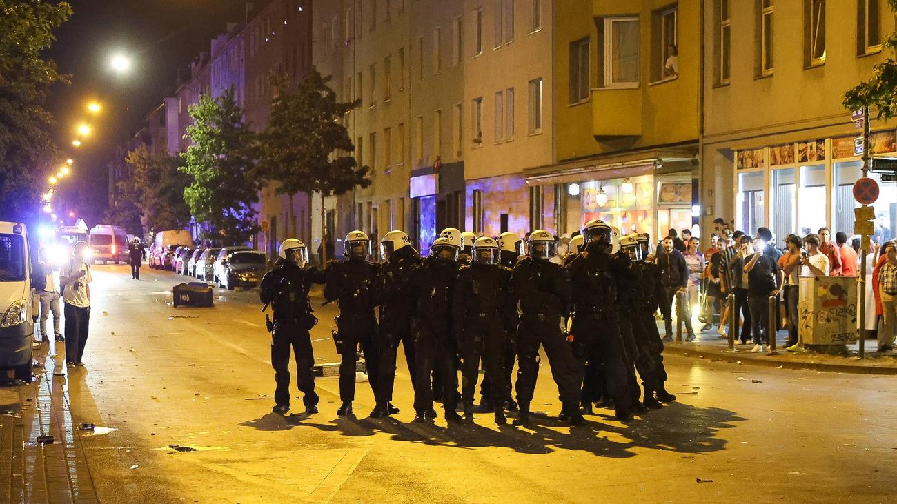 Fußball-Weltmeisterschaft: Ausschreitungen nach WM-Spiel - Polizisten verletzt