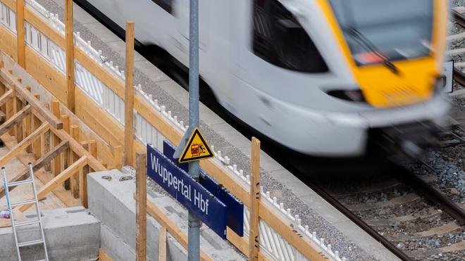  Für die bundesweit rund 40 geplanten Generalsanierungen investiert die Bahn Milliardensummen.
