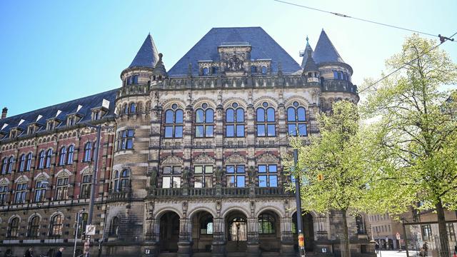 Landgericht Bremen: Mordversuch mit Spiritus und Feuerzeug? Mutter vor Gericht