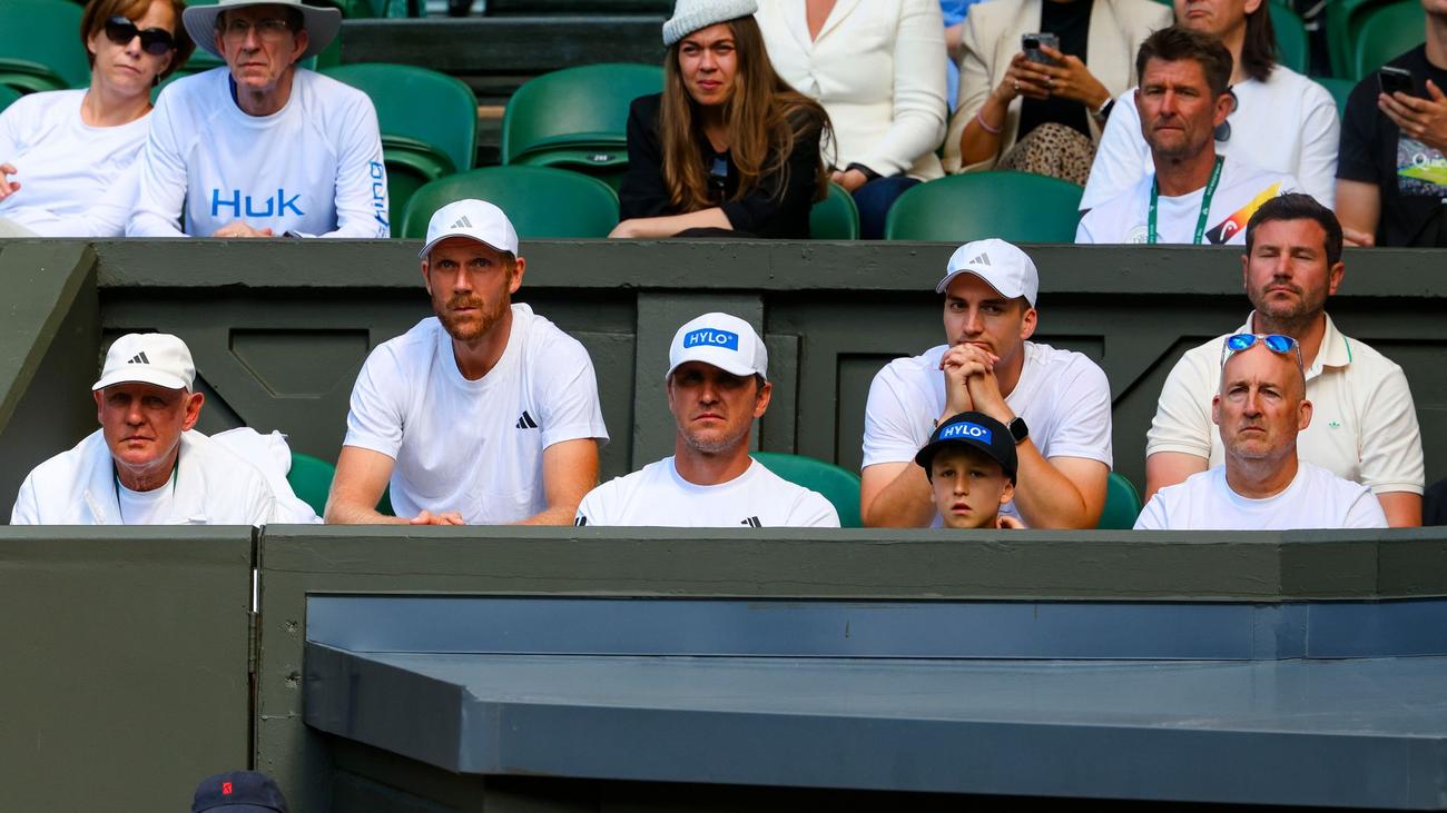 Tennis in Wimbledon: Papa, Neffe, Bruder, Dackel - Zverevs Team in Wimbledon