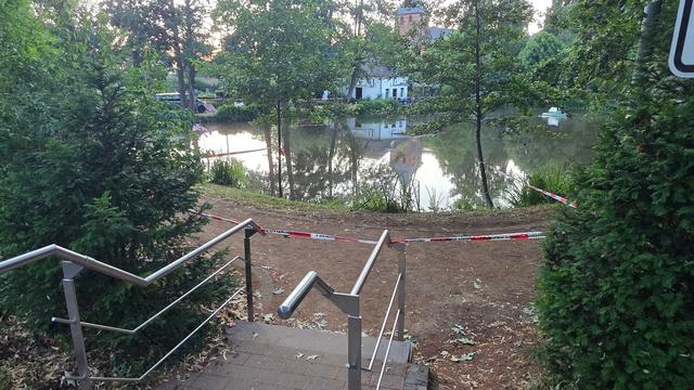 Kreis Heinsberg: Zweijähriges Mädchen nach Sturz in Weiher gestorben