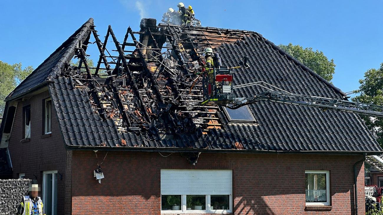 Landkreis Cuxhaven: Einfamilienhaus nach Dachstuhlbrand unbewohnbar