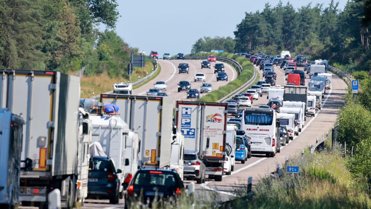 Verkehr: Ferienbeginn sorgt für Staus Richtung Norden