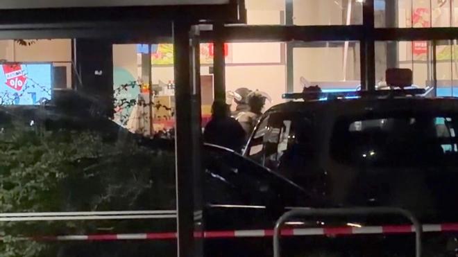 Kriminalität: In einem Berliner Supermarkt läuft eine Geiselnahme.