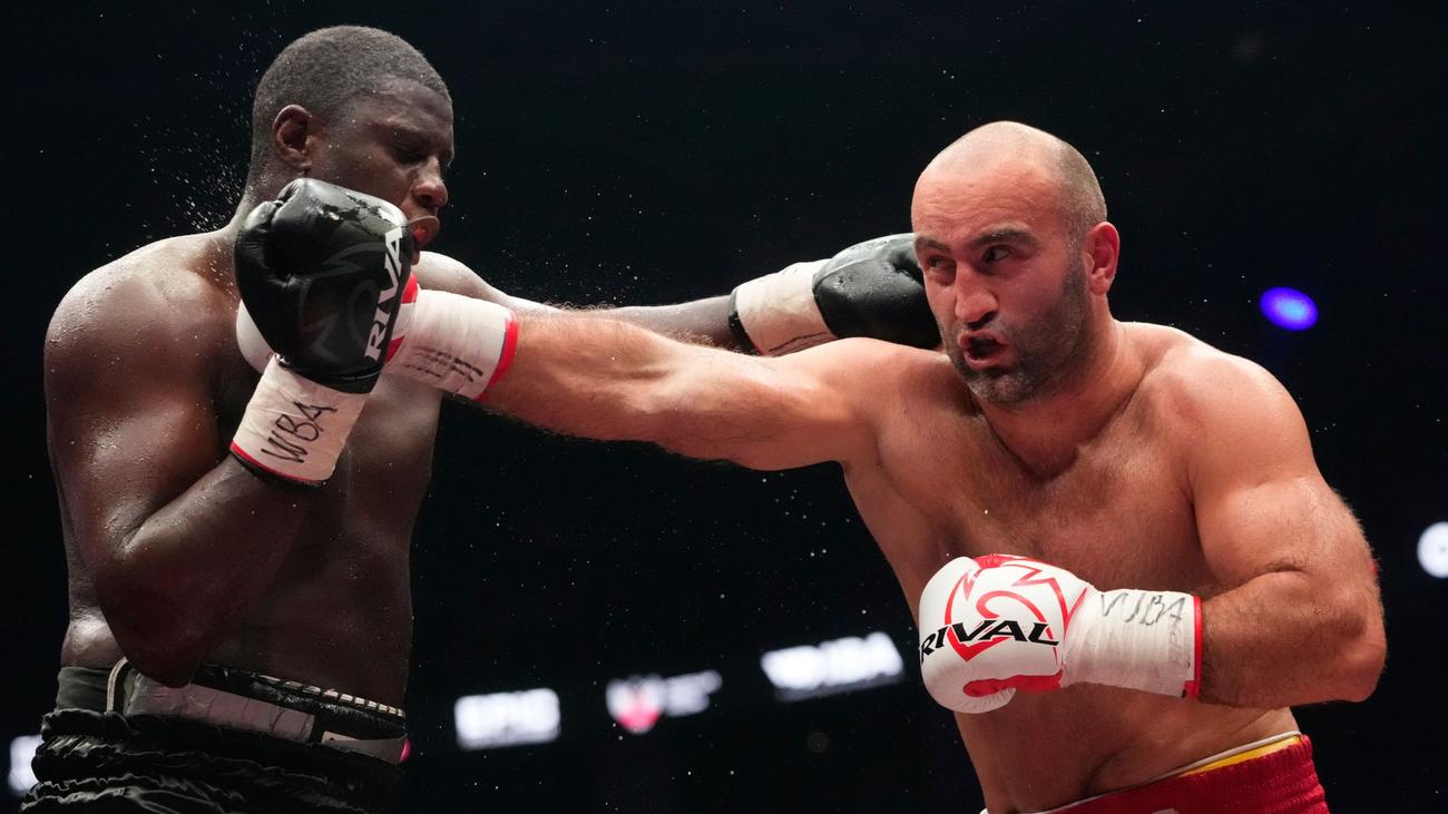 Titelkampf: Hamburger Boxer Kadiru verliert WM-Kampf im Schwergewicht