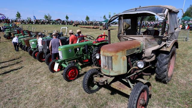 Oldtimer: Trecker-Liebhaber treffen sich mit Fendt-Dieselrössern