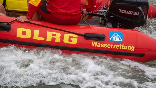 Mädchen ertrunken: Einsatzkräfte finden vermisstes Mädchen tot im See