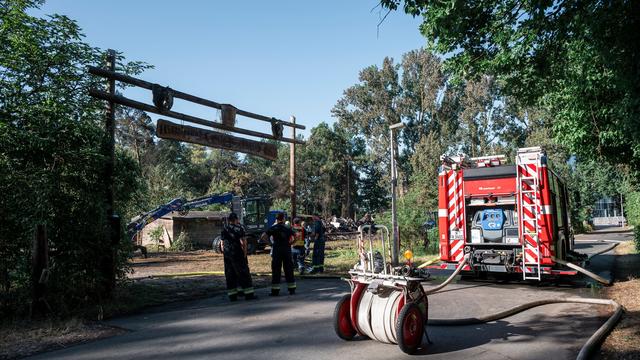 Westernstadt in Flammen: Feuerwehr beendet Arbeiten nach Brand nahe Nürnberger Messe