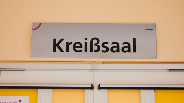 Schließung Geburtsstation: Längerer Weg in den Kreißsaal: Hebammenverband sieht Risiken