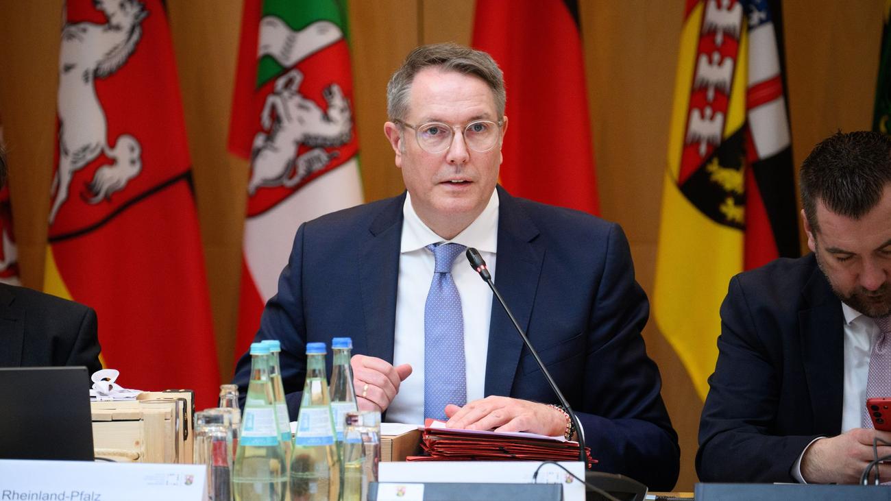 Städte und Gemeinden: Schweitzer: Bund muss Kommunen noch stärker unterstützen