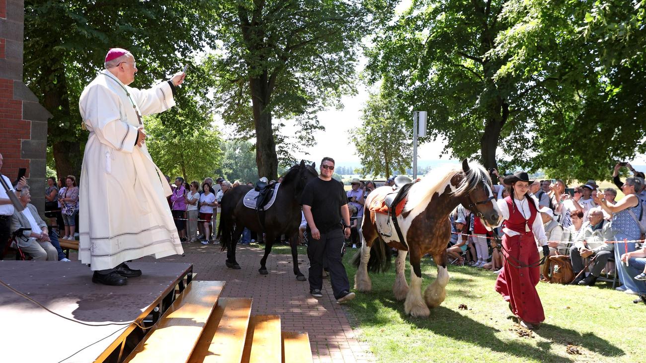 Tradition: Segen für die Pferde bei Wallfahrt in Etzelsbach